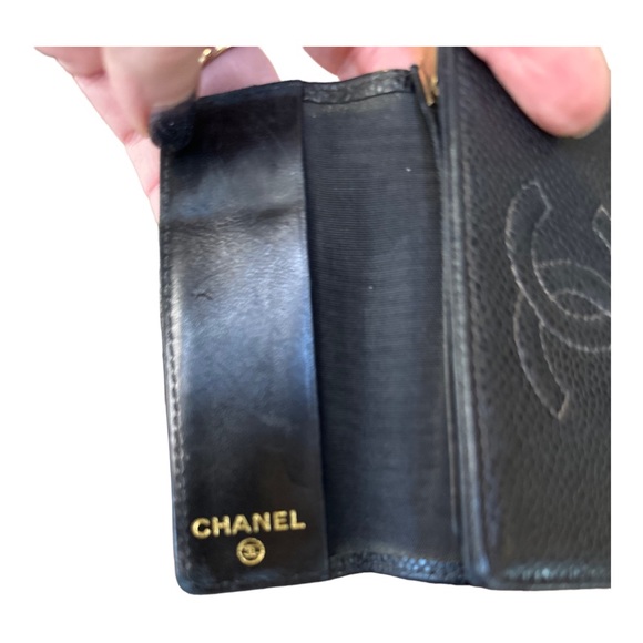 GUC Chanel Caviar Leather  Key Holder Case. Black Exterior w/Silver Key Hangers. - Picture 3 of 9